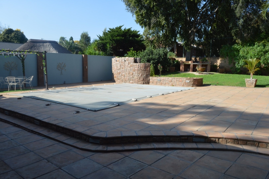 5 Bedroom Property for Sale in Wilkoppies North West